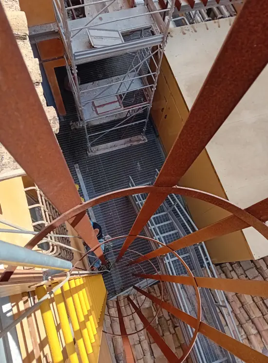 Fundas antideslizantes para peldaños fijos o portátiles de escaleras