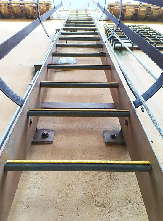 Fundas antideslizantes para peldaños fijos o portátiles de escaleras