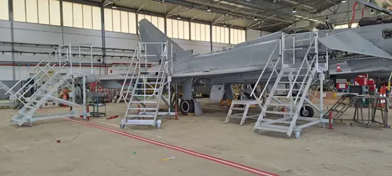 Escaleras para aviones de combate