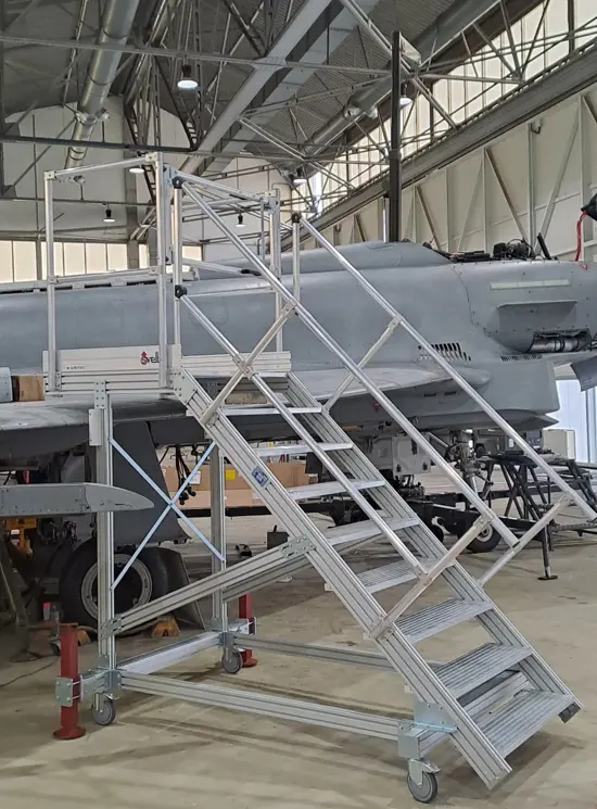 Escaleras para aviones de combate