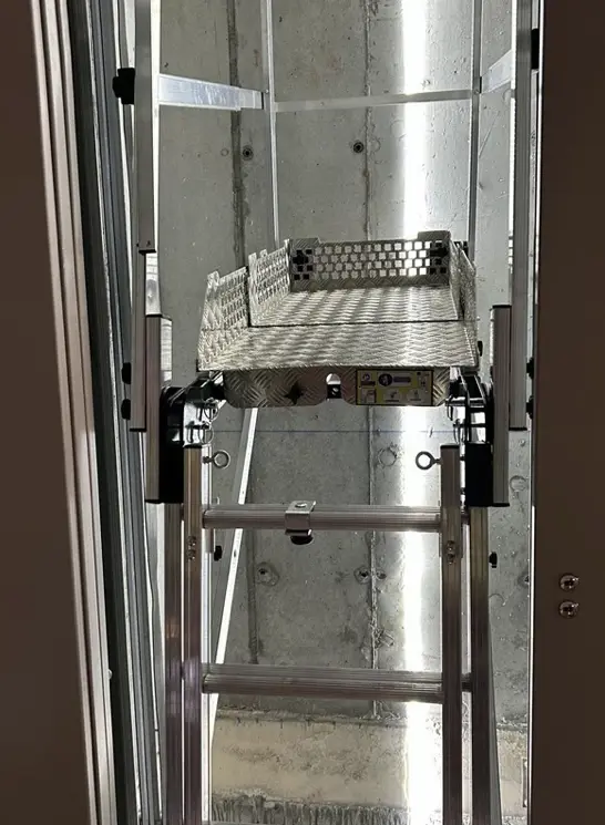 Plataforma telescópica para pozos de ascensor