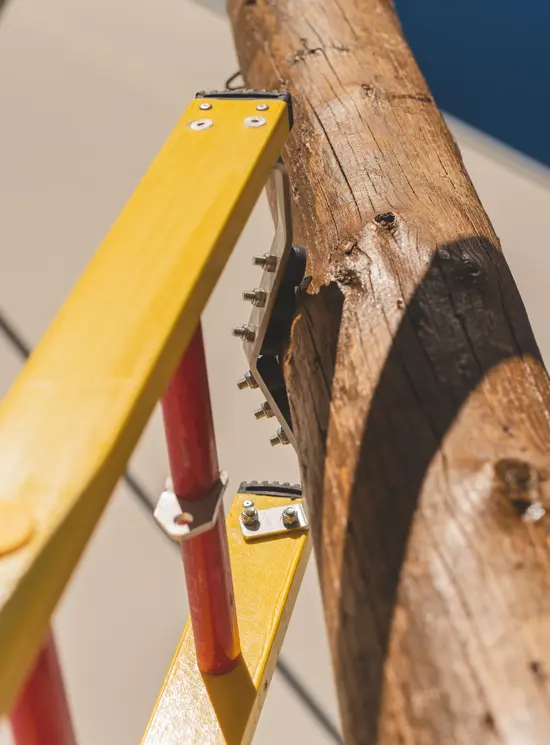 CUNA DE APOYO PARA ESCALERAS DE FIBRA DE VIDRIO