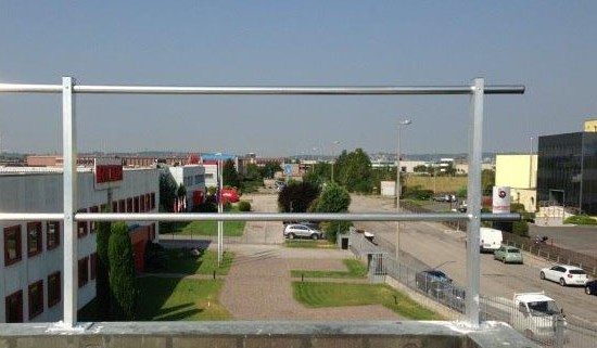 Barandillas perimetrales de protección colectiva para techos