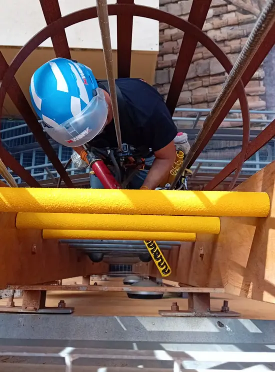 Fundas antideslizantes para peldaños fijos o portátiles de escaleras