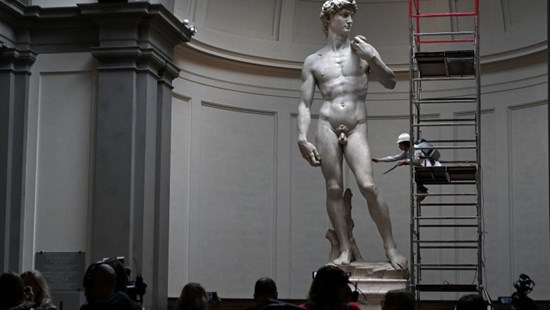 L'ÉCHAFAUDAGE PROFESSIONNEL DE SVELT POUR RESTAURER LE DAVID DE MICHELANGELO