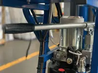 Porte-cercueil automoteur à chenilles