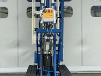 Porte-cercueil automoteur à chenilles