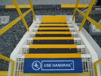 PROFILS ANTIDÉRAPANTS POUR LES ESCALIERS FIXES OU PORTABLES