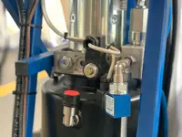 Porte-cercueil automoteur à chenilles