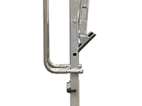 Échelle télescopique réglable pour l'accès aux camions