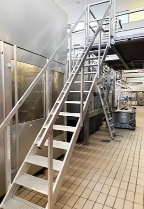 Scala Industriale scorrevole su binario