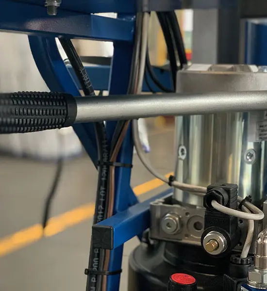 Porte-cercueil automoteur à chenilles