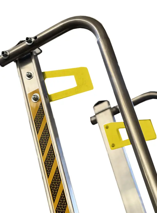 Échelle télescopique réglable pour l'accès aux camions