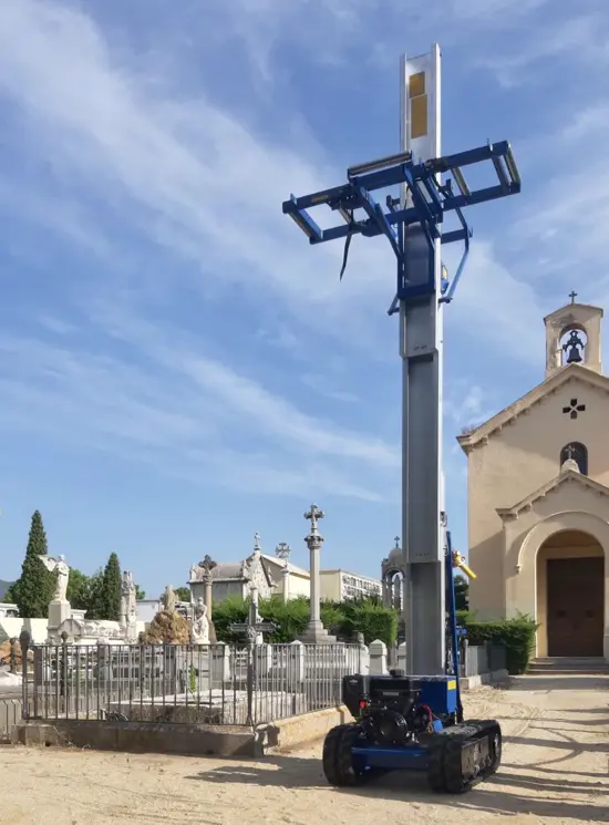 Porte-cercueil automoteur à chenilles
