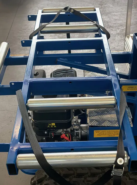 Porte-cercueil automoteur à chenilles