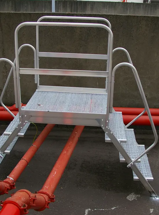 Escaliers et passerelles du pont