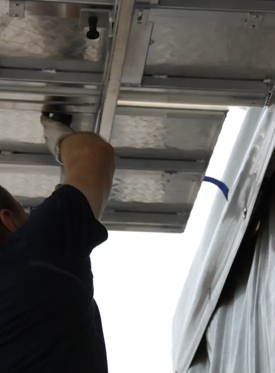 Quai pour carrosseries de camions et de voitures