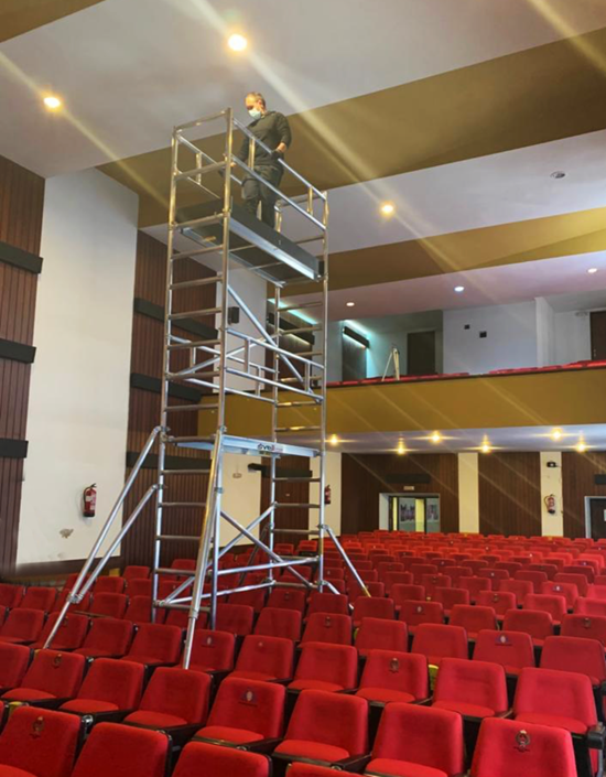 LE INDICAZIONI DELL’INAIL PER LAVORARE IN SICUREZZA CON TRABATTELLI, SCALE, PARAPETTI