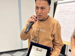 Svelt: il valore dell'esperienza. Onorati i vent'anni di servizio di tre storici collaboratori