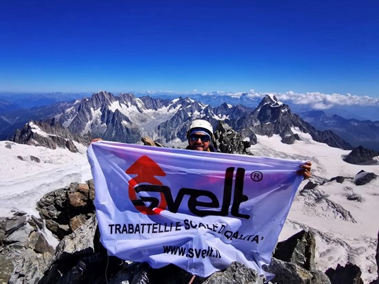 Svelt ha raggiunto la vetta del monte bianco 