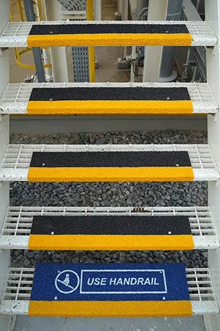 Strisce Antiscivolo Per Scale 10m PVC - Protezione Bordi Scale Esterne/Interne Con Scanalature Antisdrucciolo - Foto 9