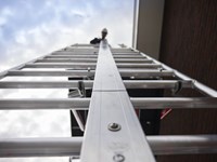 Shuttle sistema di sollevamento su trabattelli per pannelli fotovoltaici