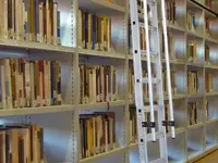 Scale per scaffali scorrevoli su binario