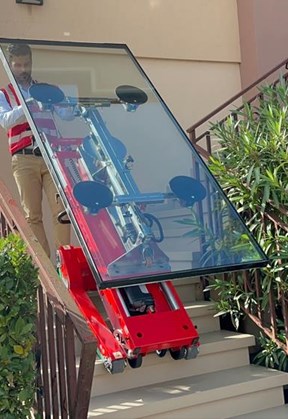 Carrello Elettrico Saliscale Cingolato per Vetri