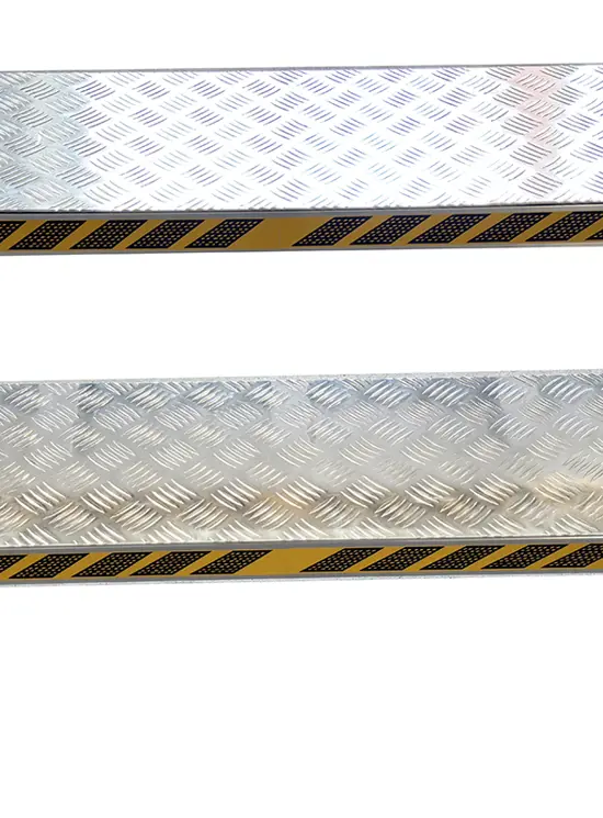 Pedana con fissaggio a terra per macchinari 