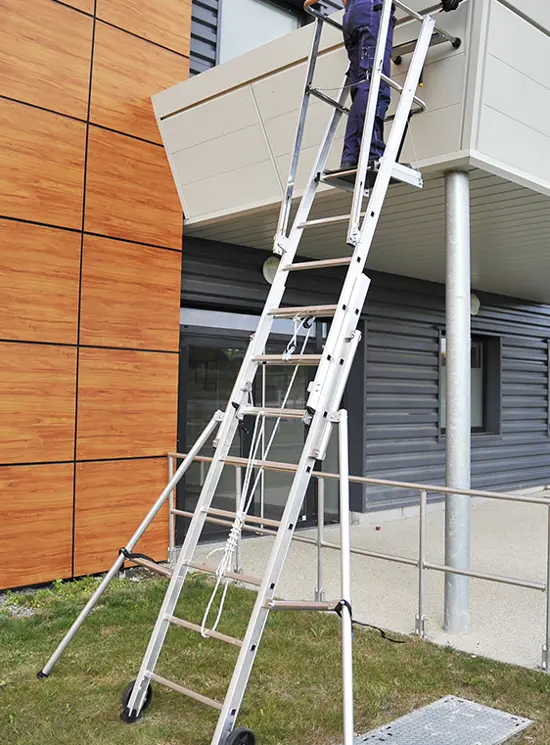 Scala aerea telescopica da appoggio