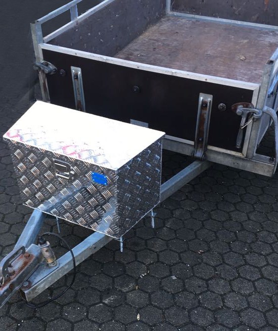 Cassa per carrelli trainabili