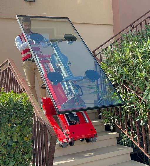 Carrello Elettrico Saliscale Cingolato per Vetri