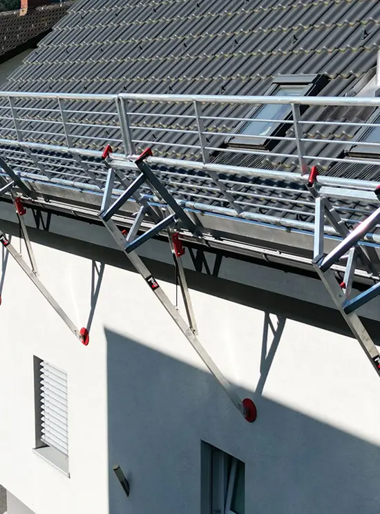 Parapetto temporaneo in alluminio per tetti inclinati