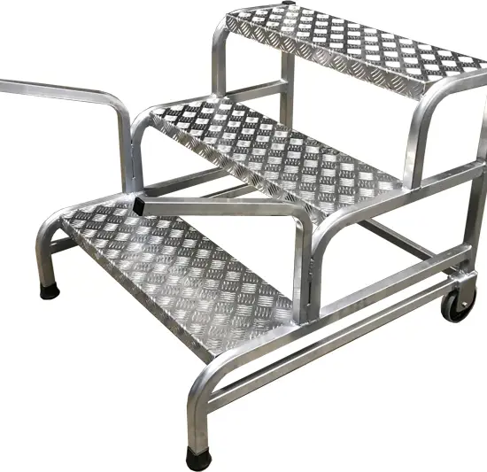 Sgabello Professionale Con Guardacorpo 2 Gradini - Svelt Mod. Ulisse