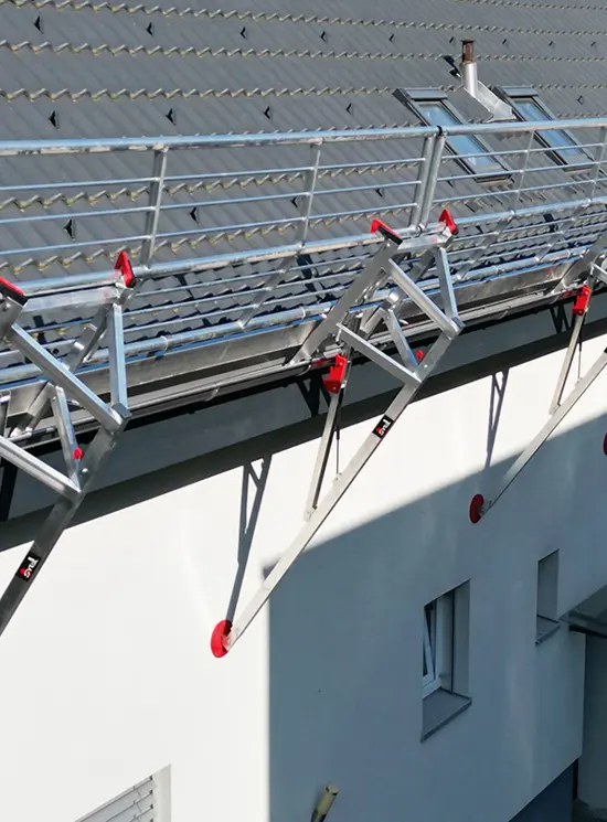 Parapetto temporaneo in alluminio per tetti inclinati