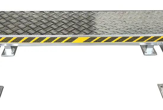 Pedana con fissaggio a terra per macchinari 