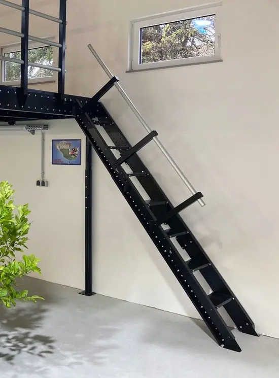 Scala salvaspazio per soppalchi 45°