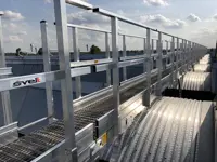 Loopbruggen voor daken en daken