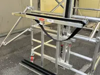 Tempo Shuttle steiger met liftsysteem voor fotovoltaïsche panelen