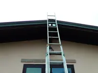 Aan de muur gemonteerde ladderhaak