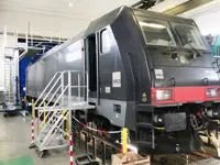 Treinperron met zelfnivellerende ladder