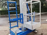 Kistenlifters met gemotoriseerd wiel