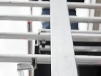 Tempo Shuttle steiger met liftsysteem voor fotovoltaïsche panelen