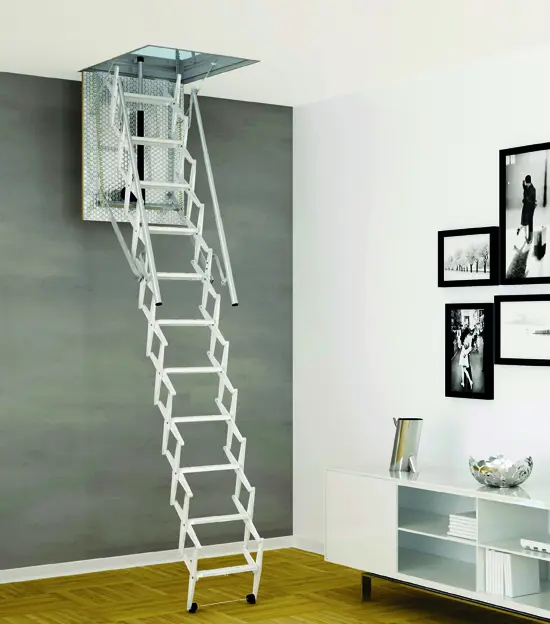 Gemotoriseerde intrekbare ladder