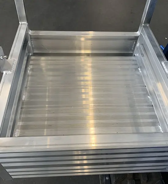 Kistenlifters met gemotoriseerd wiel