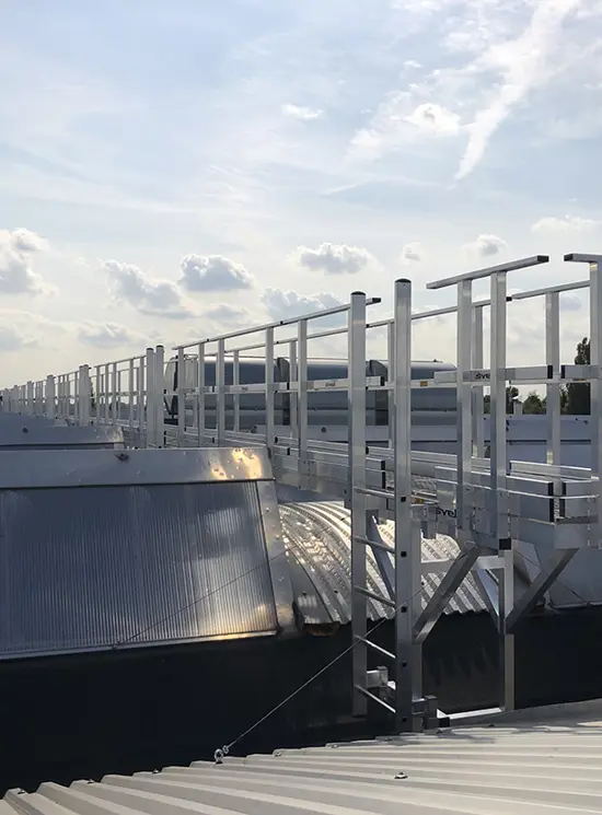 Loopbruggen voor daken en daken