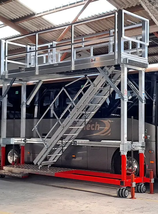 Hefplatform voor touringcars en bussen