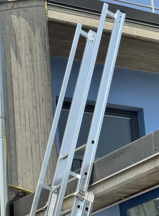 Toegangsladder voor daken en daken