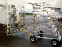 Лестницы для аэропортов и самолётов