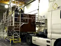 Специальная конструкция для контейнеров